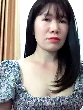 Snapshot of Bondgirl_9 chatting on 06/12/26, 06:05 Bondgirl 9 online show from 06/12/26, 06:05
