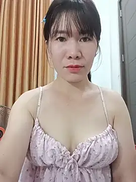 Snapshot of Bondgirl_9 chatting on 07/06/26, 11:17 Bondgirl 9 online show from 07/06/26, 11:17