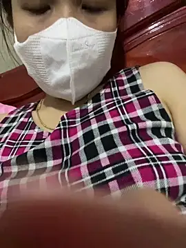 Snapshot of Layla_2x chatting on 03/03/26, 07:43 Layla 2x online show from 03/03/26, 07:43