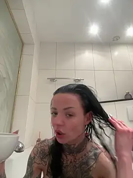 SkinnyLilly online show from 05/01/26, 10:59