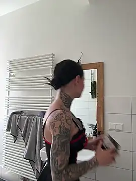 SkinnyLilly online show from 06/06/26, 10:42