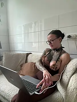 SkinnyLilly online show from 07/05/26, 06:37