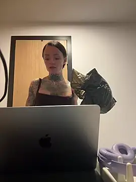 SkinnyLilly online show from 06/09/26, 07:37