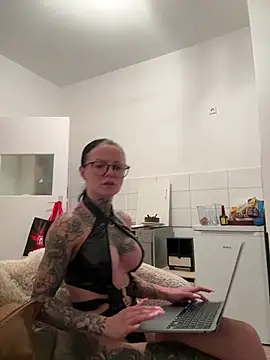 SkinnyLilly online show from 07/16/26, 08:50