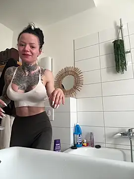 SkinnyLilly online show from 05/14/26, 09:39