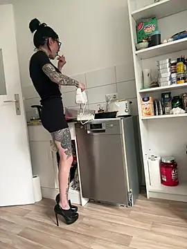 SkinnyLilly online show from 05/15/26, 03:10