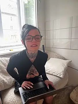 SkinnyLilly online show from 05/21/26, 03:31