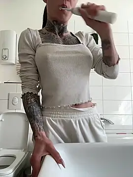 SkinnyLilly online show from 04/26/26, 11:18
