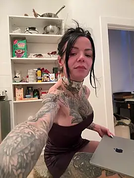 SkinnyLilly online show from 05/16/26, 07:24