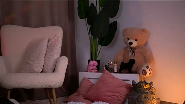 GoldenAlana online show from 06/04/26, 04:06