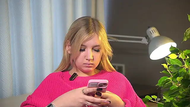 SinaHovey online show from 03/04/26, 09:50