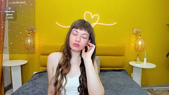 AgnesBeautiful online show from 04/04/26, 01:56