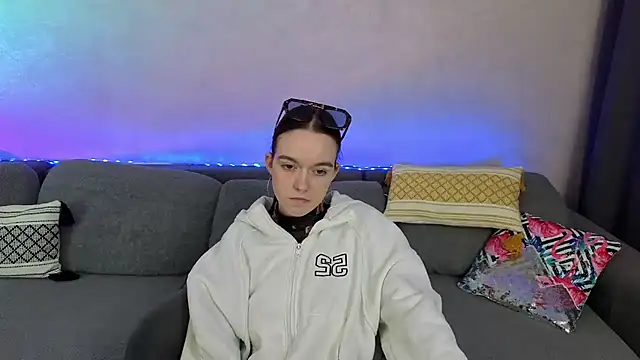 SunyLily online show from 05/16/26, 06:12