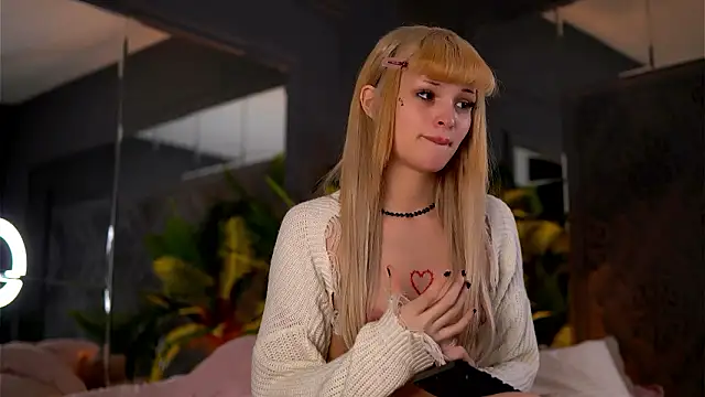 BrattyScarlet online show from 03/24/26, 06:46