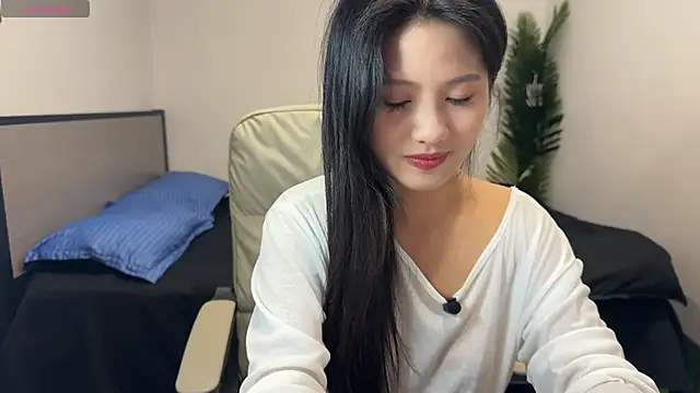 onlylookatu online show from 04/16/26, 04:52