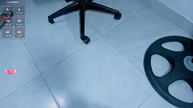 Anthonella Lux online show from 04/18/26, 12:18