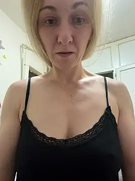 Snapshot of Secret_Ladyx chatting on 05/22/26, 02:09 Secret Ladyx online show from 05/22/26, 02:09