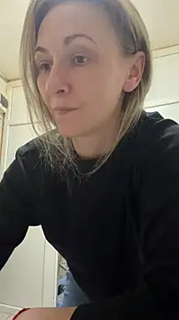Snapshot of Secret_Ladyx chatting on 04/15/26, 09:48 Secret Ladyx online show from 04/15/26, 09:48
