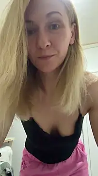 Snapshot of Secret_Ladyx chatting on 05/07/26, 03:33 Secret Ladyx online show from 05/07/26, 03:33
