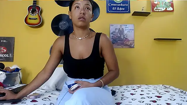 lilithevil32 online show from 04/01/26, 12:24