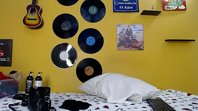 lilithevil32 online show from 04/05/26, 04:08