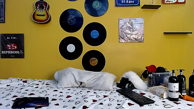 lilithevil32 online show from 05/01/26, 01:43