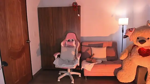 hi kiittyy online show from 04/05/26, 10:33