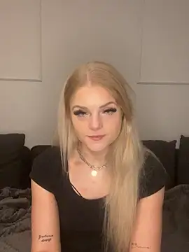 Snapshot of Luna-Noire chatting on 03/03/26, 08:16 Luna-Noire online show from 03/03/26, 08:16