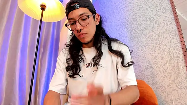 Snapshot of Enzo_rey chatting on 03/03/26, 09:22 Enzo rey online show from 03/03/26, 09:22