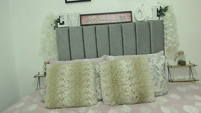 OliviaValentti online show from 03/26/26, 01:26