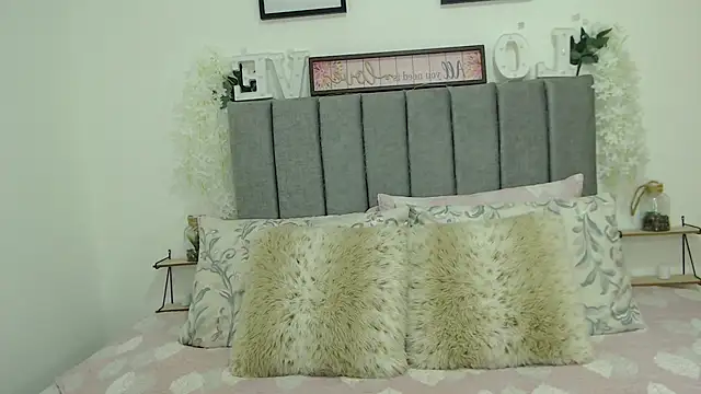 OliviaValentti online show from 03/28/26, 02:23