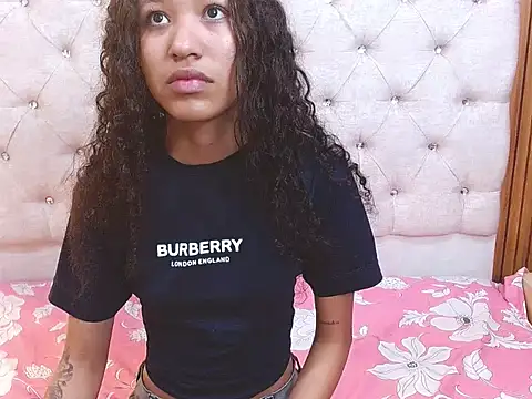 skiaracl202 online show from 04/15/26, 03:23