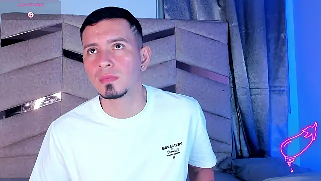 Snapshot of AxelNoiir_ chatting on 03/04/26, 06:48 AxelNoiir online show from 03/04/26, 06:48