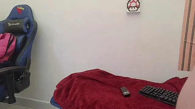 Caroline hernandes online show from 04/14/26, 01:27