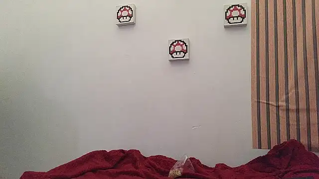 Caroline hernandes online show from 04/12/26, 01:58