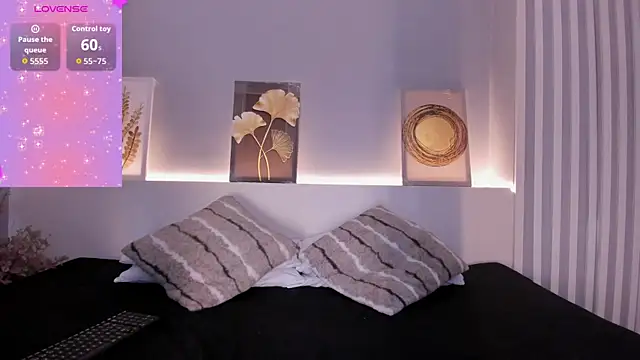 ManuelaMontes  online show from 05/17/26, 01:22