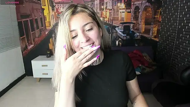 Tamaraa velez online show from 04/17/26, 10:01