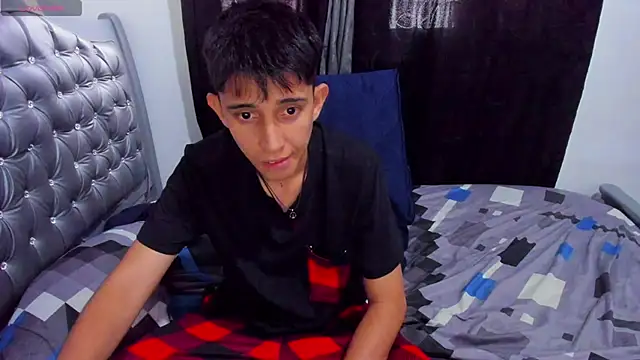 gomitaboy1 online show from 04/15/26, 06:01