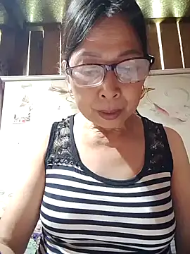 Snapshot of Sky-rain98 chatting on 05/18/26, 02:01 Sky-rain98 online show from 05/18/26, 02:01