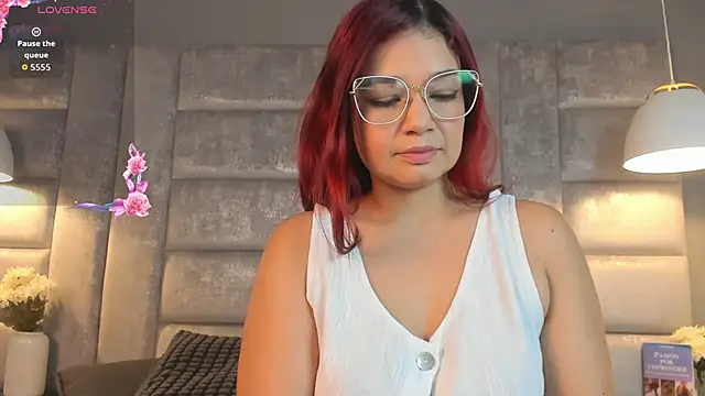 Snapshot of PaulaVegaa chatting on 06/22/26, 06:32 PaulaVegaa online show from 06/22/26, 06:32