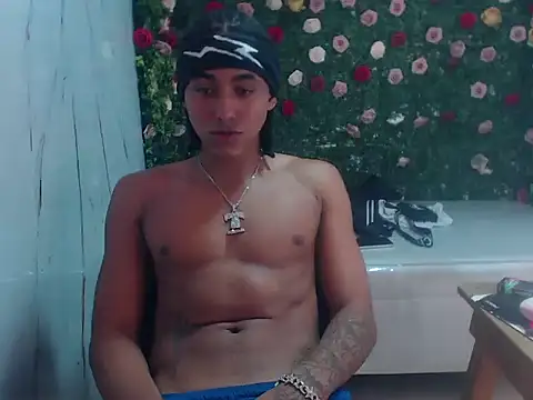 Snapshot of taylor_bigdick18 chatting on 03/04/26, 04:31 taylor bigdick18 online show from 03/04/26, 04:31