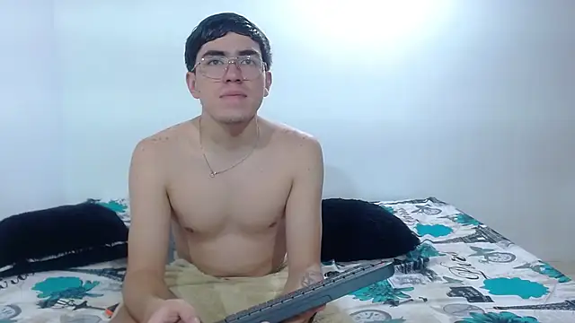 Couple-Fantasy1 online show from 04/13/26, 12:03