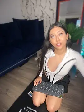 Lunaliaa  online show from 04/18/26, 05:32