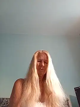 Snapshot of ViktoriaSexi1 chatting on 06/13/26, 04:32 ViktoriaSexi1 online show from 06/13/26, 04:32
