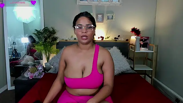 NaughtyTyra online show from 04/08/26, 07:21