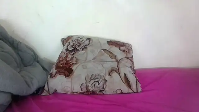 Snapshot of simphiwe23 chatting on 06/18/26, 11:37 simphiwe23 online show from 06/18/26, 11:37