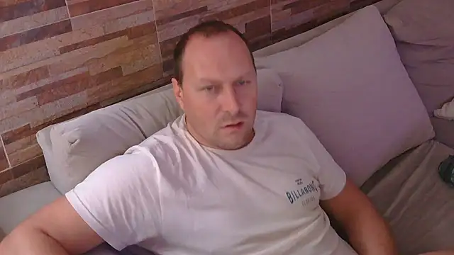 Snapshot of lustonfan chatting on 05/05/26, 01:58 lustonfan online show from 05/05/26, 01:58
