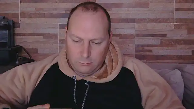 Snapshot of lustonfan chatting on 05/21/26, 11:51 lustonfan online show from 05/21/26, 11:51