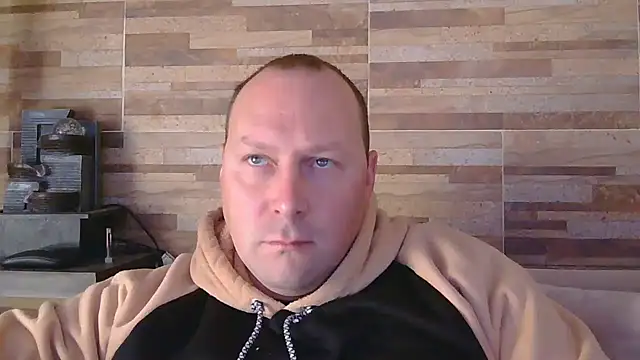 Snapshot of lustonfan chatting on 05/18/26, 11:37 lustonfan online show from 05/18/26, 11:37