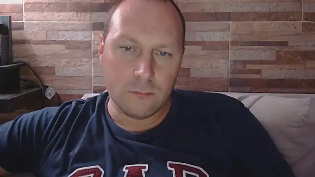 Snapshot of lustonfan chatting on 04/21/26, 02:36 lustonfan online show from 04/21/26, 02:36